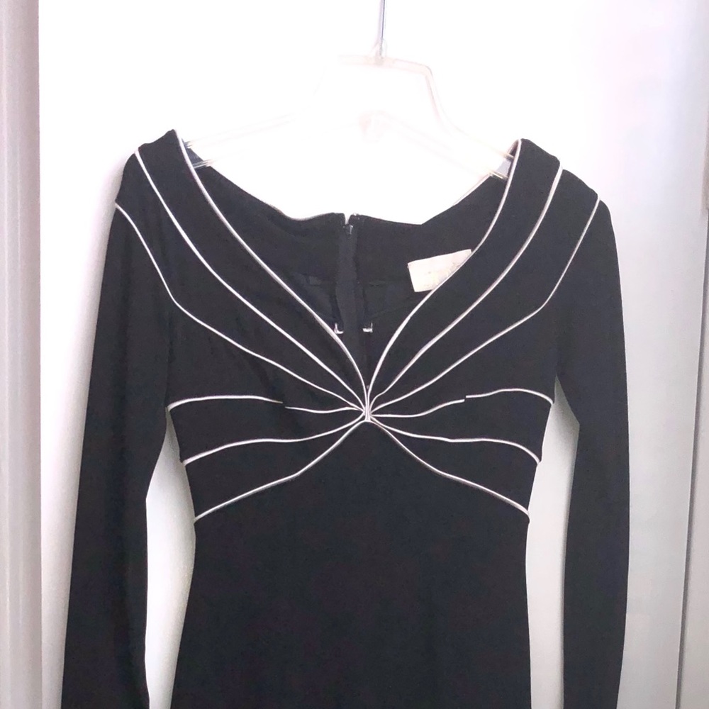Black and white gown - Picture 4 of 5